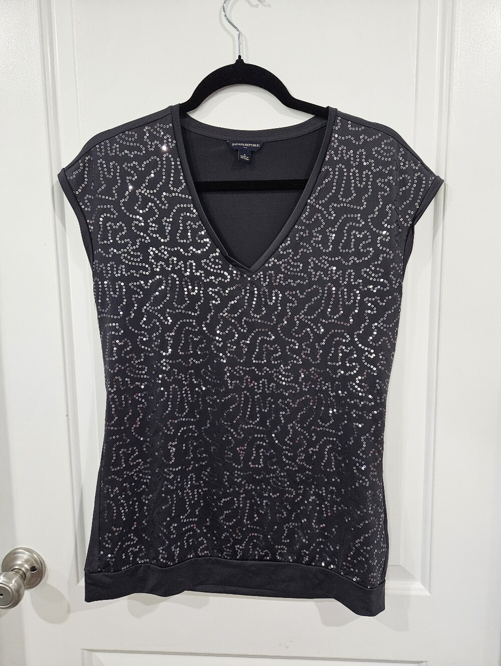 Black/Gray Banana Republic Sequin V-Neck Short Sleeve Blouse